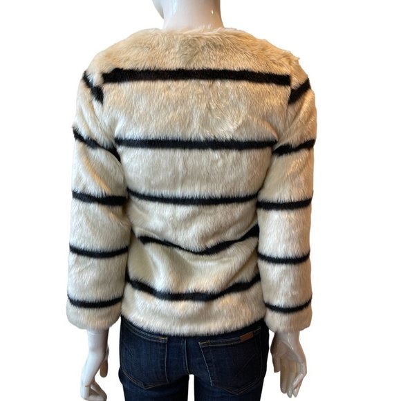 NWT Gap Kids Striped Faux Fur Coat Full Zip Up Long Sleeve Ivory Black SZ Medium - Picture 3 of 8